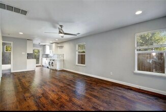 1120 Estes Ave, Unit B in Austin, TX - Building Photo - Building Photo