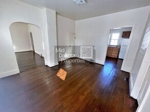 1020 E 1st Ave in Mitchell, SD - Building Photo - Building Photo