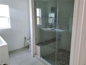 23041 Erwin St in Los Angeles, CA - Building Photo - Building Photo