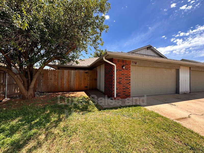 7210 Kings Manor Ct in Oklahoma City, OK - Building Photo