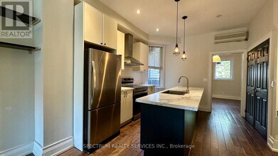 92 Caroline Ave in Toronto, ON - Building Photo - Building Photo