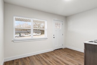 901 N Gaskill St in Huntsville, AR - Building Photo - Building Photo