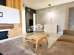 6020 Carmen Blvd in Las Vegas, NV - Building Photo - Building Photo