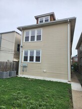 5230 W Deming Pl, Unit 2 in Chicago, IL - Foto de edificio - Building Photo