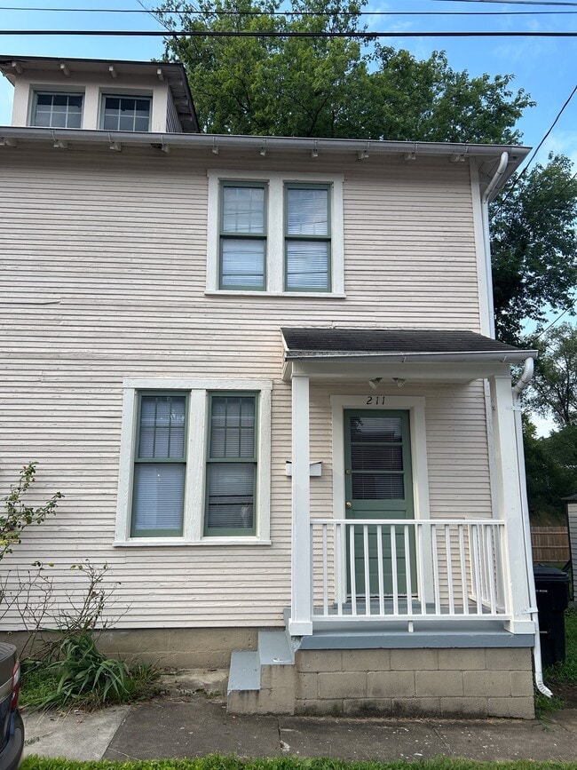 211 Sharp St in Winchester, VA - Building Photo - Building Photo
