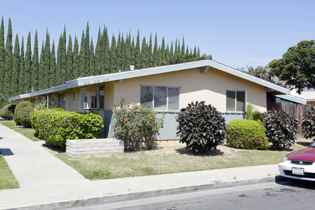 210-214 Preble Dr in Tustin, CA - Building Photo