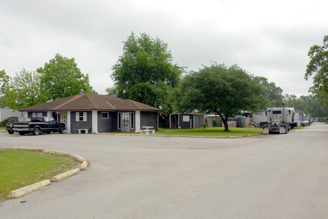 Cedar Bayou MHC in Baytown, TX - Building Photo