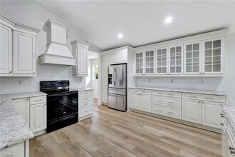 7052 Timberland Cir in Naples, FL - Building Photo - Building Photo