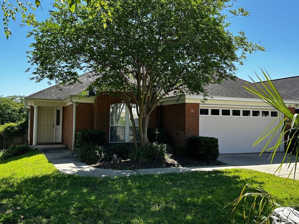 1141 High Meadow Dr in Tallahassee, FL - Building Photo