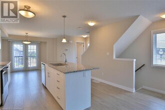 172 S Creek Dr in Kitchener, ON - Building Photo - Building Photo