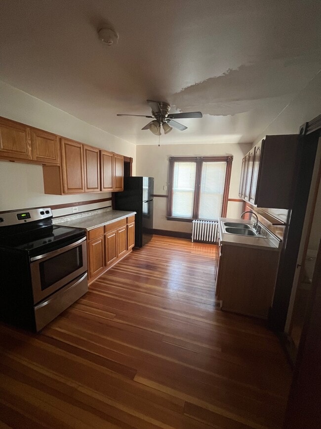 220 Front St, Unit 2 in Winchendon, MA - Foto de edificio - Building Photo