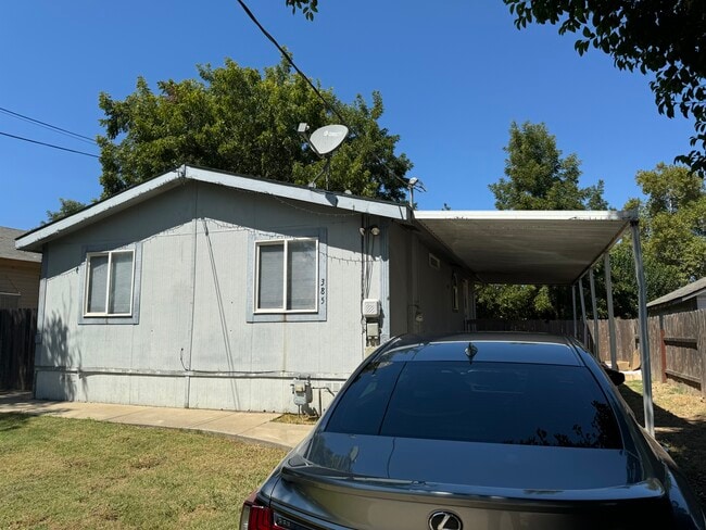 385 Dorman Ave in Yuba City, CA - Foto de edificio - Building Photo