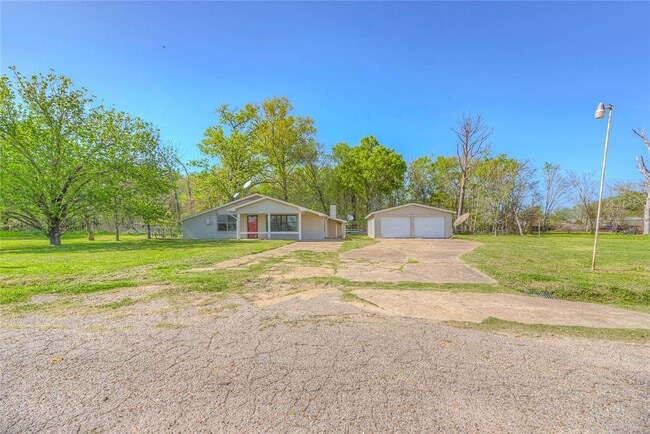 20 W Oak Rdg Dr in Pointblank, TX - Building Photo - Building Photo