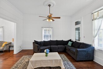 1030 Burgundy St in New Orleans, LA - Building Photo - Building Photo