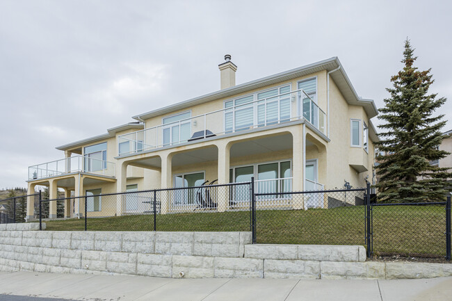 The Villas of GlenEagles in Cochrane, AB - Building Photo - Building Photo