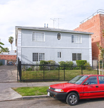 225 N Kenmore Ave in Los Angeles, CA - Building Photo - Primary Photo