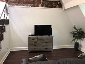 1127 S 48th St, Unit 2R in Philadelphia, PA - Building Photo - Building Photo