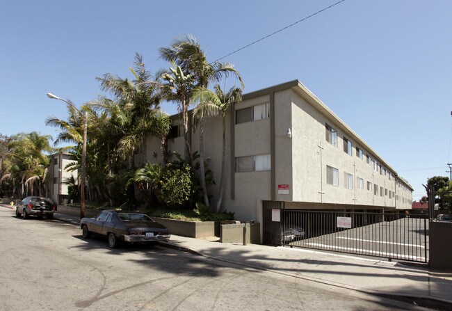 Royal Palms Apartments in Gardena, CA - Building Photo - Building Photo