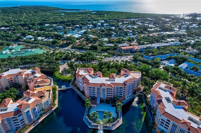 731 Crandon Blvd in Key Biscayne, FL - Building Photo - Building Photo