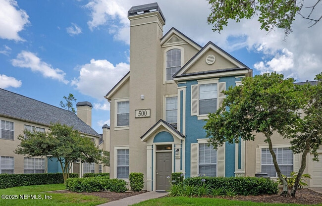 property at 13700 Richmond Park Dr N