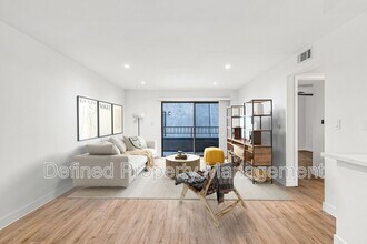 5807 Laurel Canyon Blvd in Los Angeles, CA - Building Photo - Building Photo