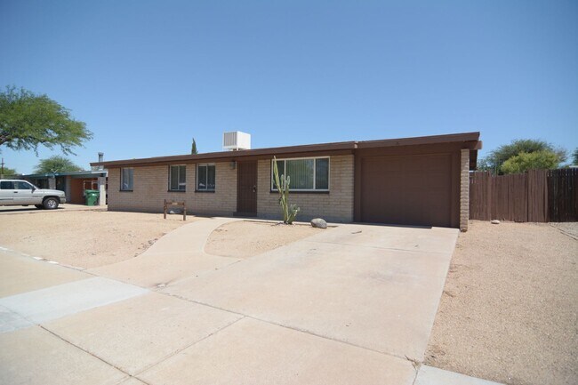 2448 W Placita Algodon in Tucson, AZ - Building Photo - Building Photo