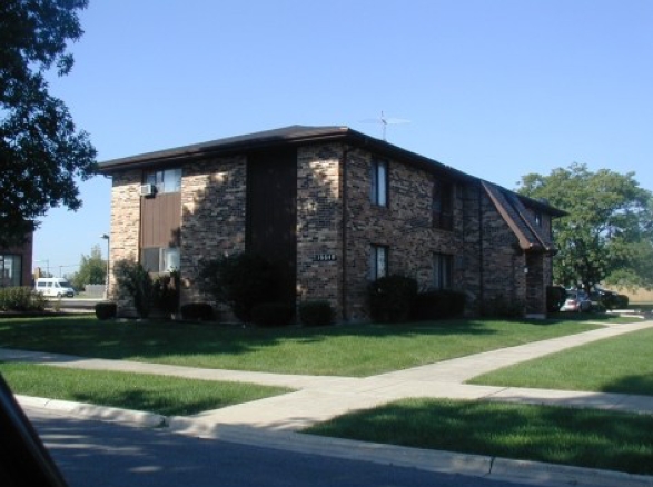 16640 Crescent Ave in Tinley Park, IL - Foto de edificio