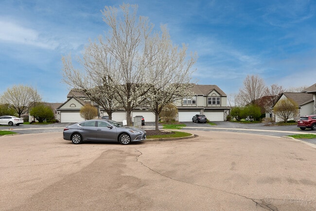 3241 Pensbury Ct in Aurora, IL - Building Photo - Building Photo