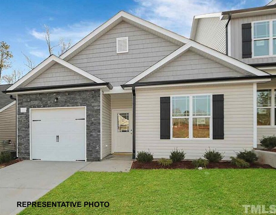 260 Sandstone St in Smithfield, NC - Building Photo