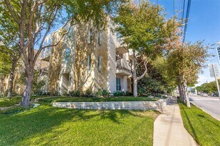 3800 Holland Ave in Dallas, TX - Building Photo