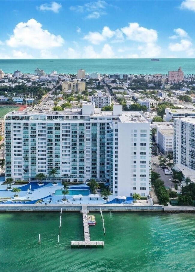 1000 West Ave in Miami Beach, FL - Foto de edificio - Building Photo