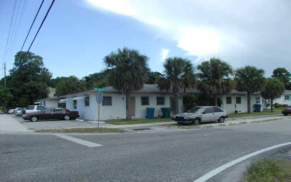 401 S Seacrest Blvd in Boynton Beach, FL - Building Photo - Building Photo