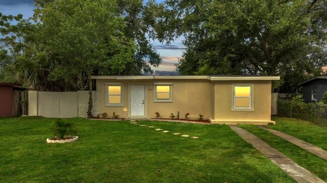 802 Ferndell Rd in Orlando, FL - Foto de edificio - Building Photo