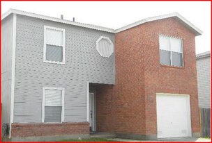 6106 Candletree in San Antonio, TX - Building Photo