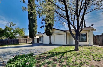 8000 68th Ave in Sacramento, CA - Building Photo - Building Photo