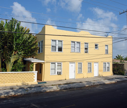 801 Dobbins St in West Palm Beach, FL - Building Photo - Building Photo