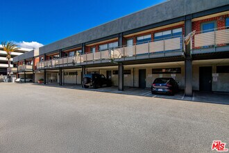1046 Princeton Dr in Marina Del Rey, CA - Building Photo - Building Photo