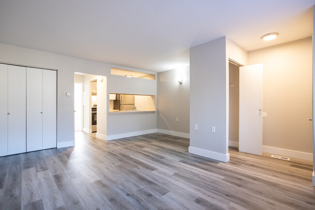 Pine Creek Apartments in Holland, MI - Building Photo - Interior Photo