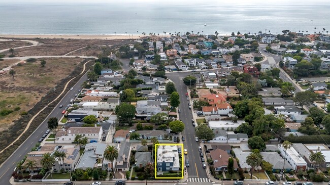 442 Manitoba St in Playa Del Rey, CA - Building Photo - Building Photo