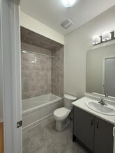 27 Bonnington Dr in Brampton, ON - Building Photo - Building Photo