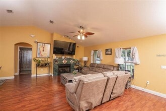 5572 Myakka Ave in Intercession City, FL - Foto de edificio - Building Photo