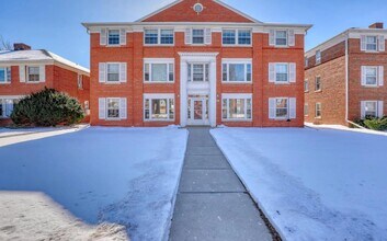 9015 W North Ave in Wauwatosa, WI - Building Photo - Building Photo