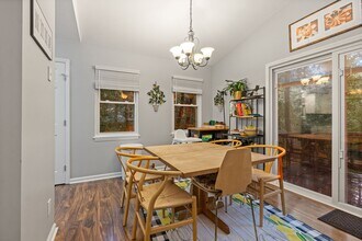 208 Fan Branch Ln in Chapel Hill, NC - Building Photo - Building Photo