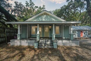 112 NW 9th St in Gainesville, FL - Building Photo