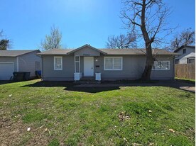 700 E Arbor Dr in Midwest City, OK - Building Photo