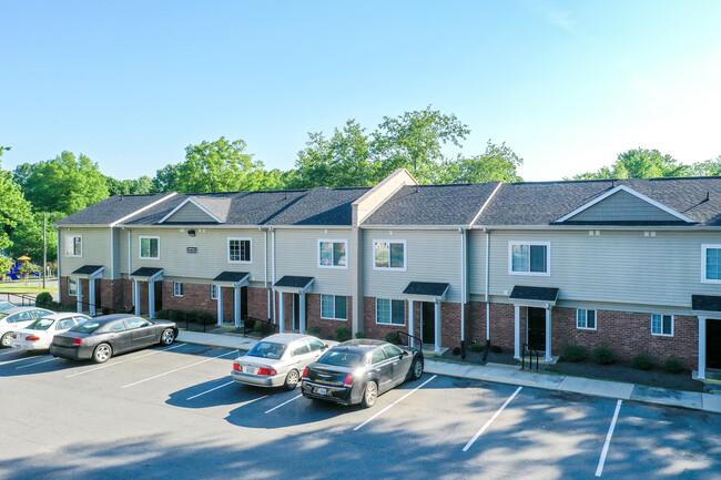 Colonial Village Apartments in Salisbury, NC - Building Photo - Primary Photo