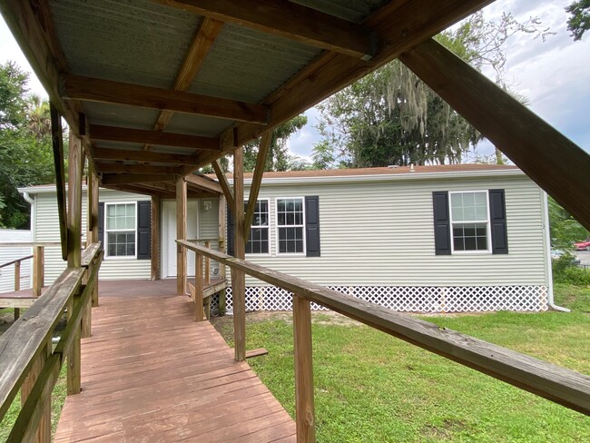 128 W Park Ave in New Smyrna Beach, FL - Building Photo - Building Photo