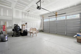 1349 Narrow Wy in Virginia Beach, VA - Building Photo - Building Photo