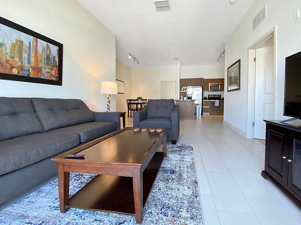 1220 E Cumberland Ave in Tampa, FL - Building Photo