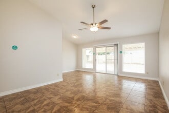 7827 W Shangri La Rd in Peoria, AZ - Building Photo - Building Photo